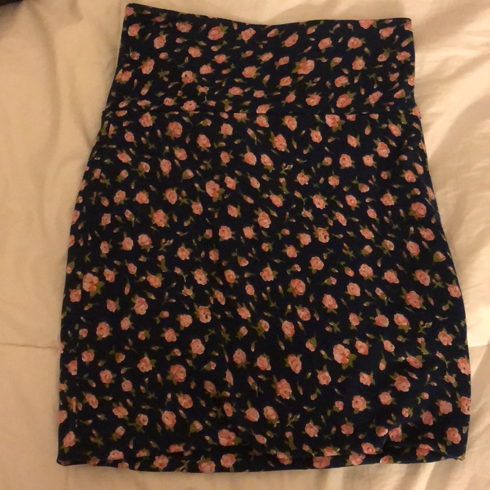 Super comfy floral mini skirt!